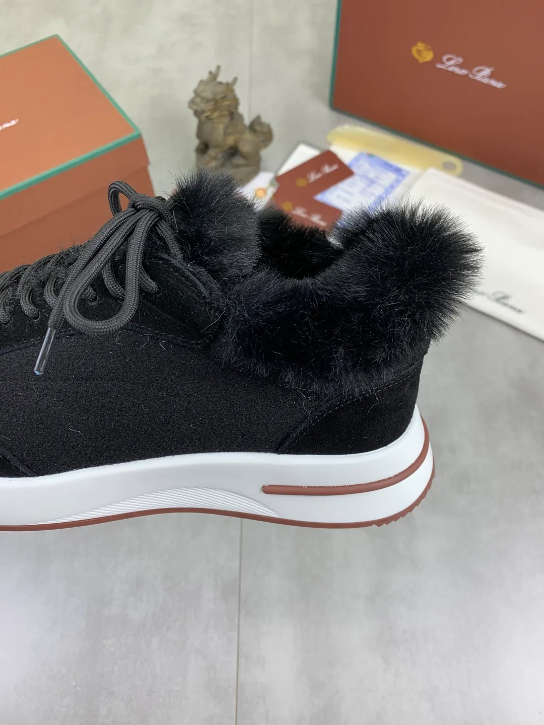 Men's Men's Shoes 💰P460 New Style 💰Mauri The latest casual shoes Loro Piana 💯Top grade💯Buy the original copy💯 Founded the existing Loro Piana company on April 24, 1924. It is now the sixth generation of family business, providing top quality products to customers who are discerning about taste and quality. Imported original fly woven fabric with cowhide fabric, plain calfskin lining. Hand-sewn thread with cowhide feet. Original packaging. High-end outsole. Size: 38-44 (customized for 45 and 46). 5️⃣ colors available.